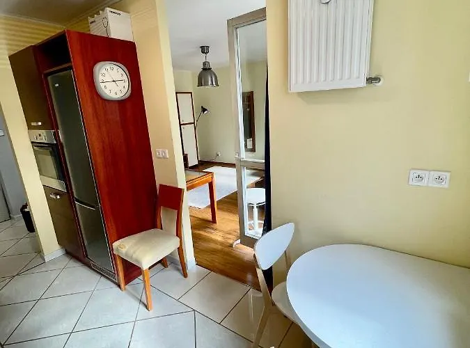 Apartman New Hala Wifi 70'tv Netflix Hbo Max Applettv+ Varsó